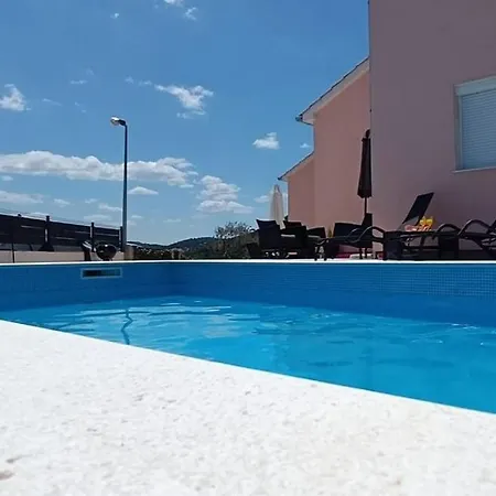 Vikendica Family Friendly House With A Swimming Pool - 21939