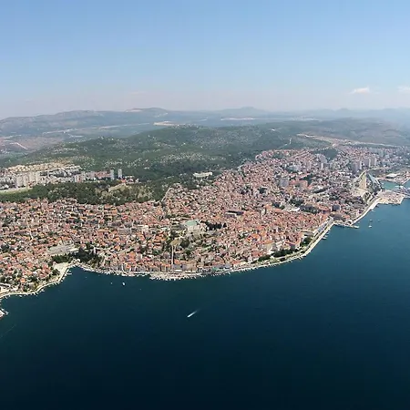 Family Friendly House With A Swimming Pool - 21939 *