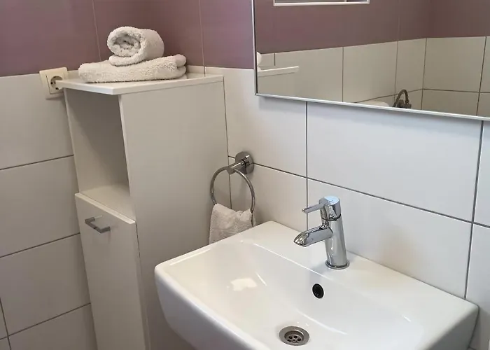 Hébergement de vacances Family Friendly House With A Swimming Pool - 21939