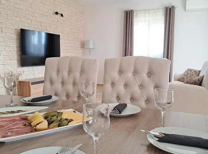 Family Friendly House With A Swimming Pool - 21939 Šibenik