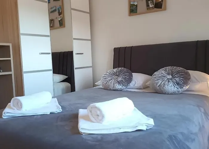 Casa de Férias Family Friendly House With A Swimming Pool - 21939 Šibenik