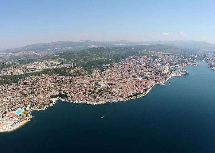 Family Friendly House With A Swimming Pool - 21939 *